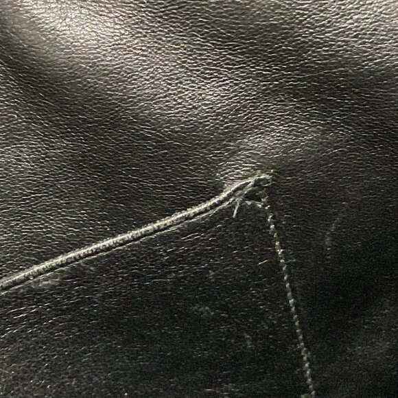 CHANEL - Black Calfskin Shoulder Bag Gold hardware - Picture 8 of 14